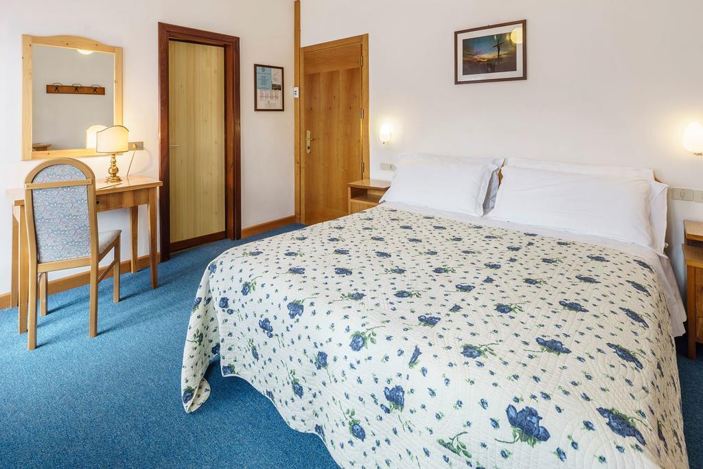 Hotel Roma サン・ヴィート・ディ・カドーレ 部屋 写真