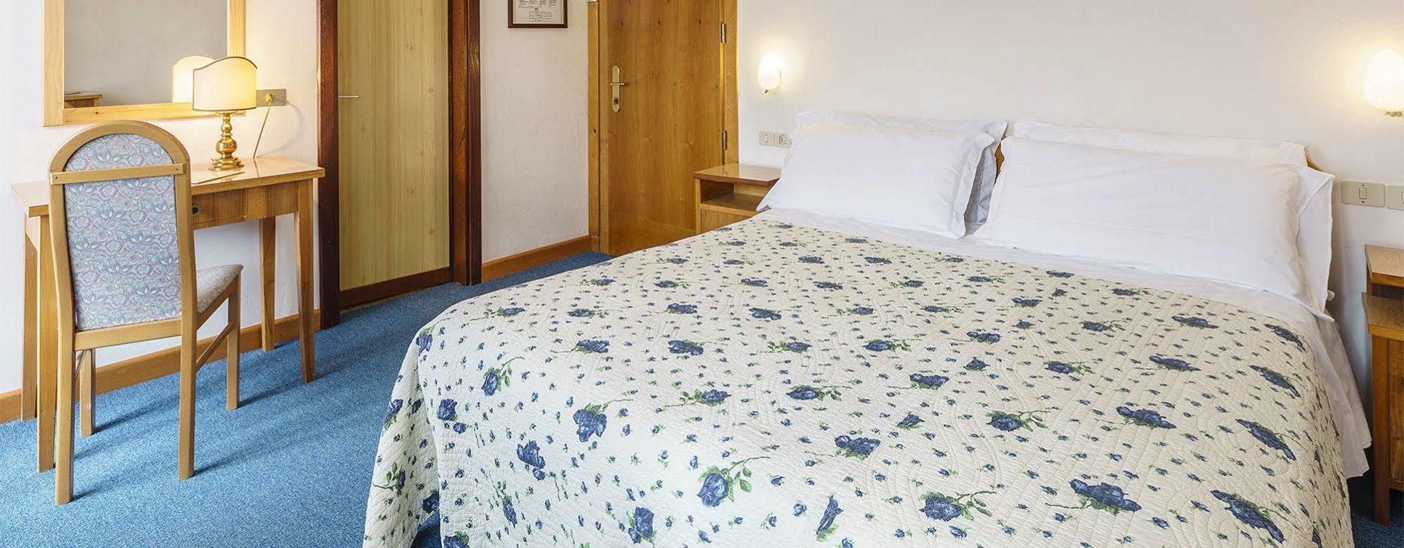 Hotel Roma サン・ヴィート・ディ・カドーレ エクステリア 写真