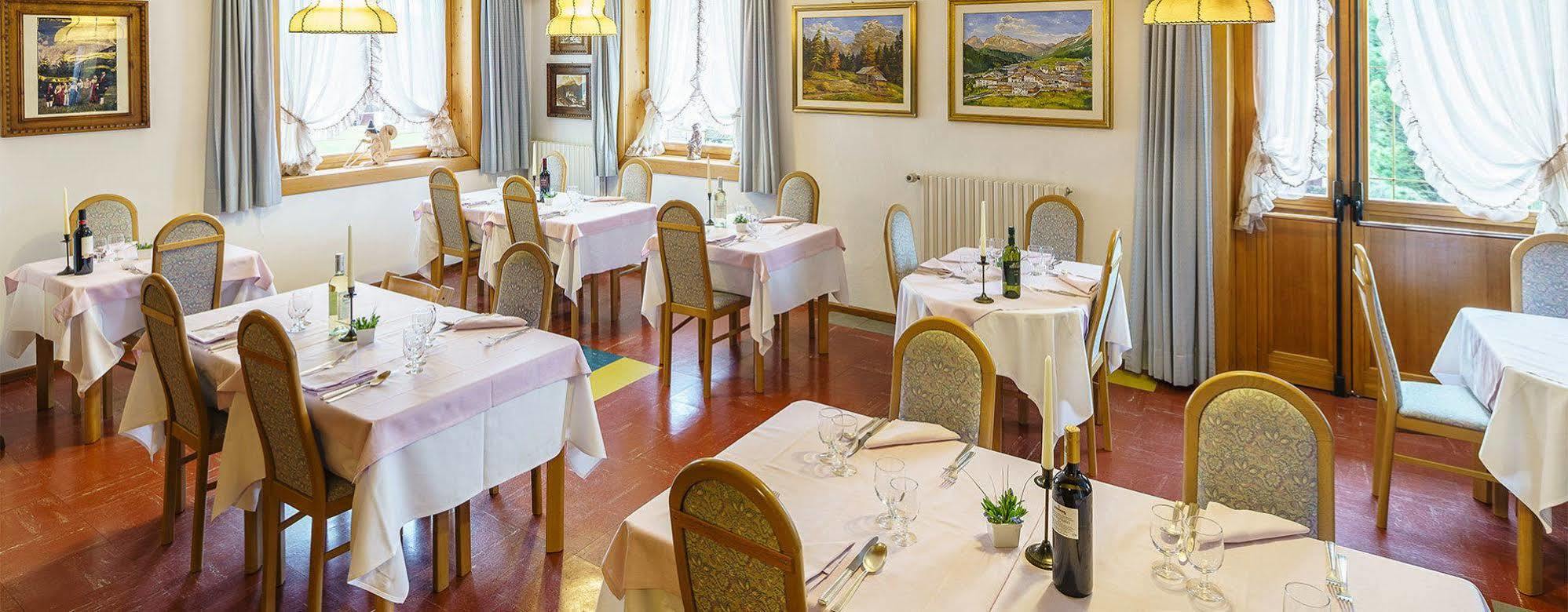 Hotel Roma サン・ヴィート・ディ・カドーレ エクステリア 写真
